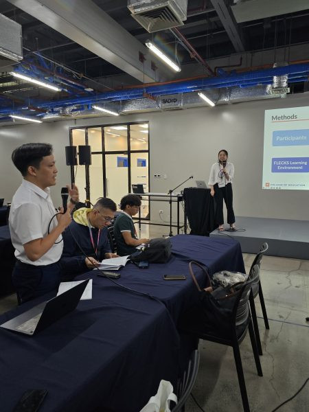 Dr. Pham Duc Tho moderates and poses questions to authors at the conference